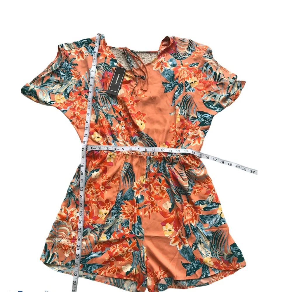 BCBGMaxAzria Flutter Sleeve Woven Romper, Size M - Picture 7 of 8